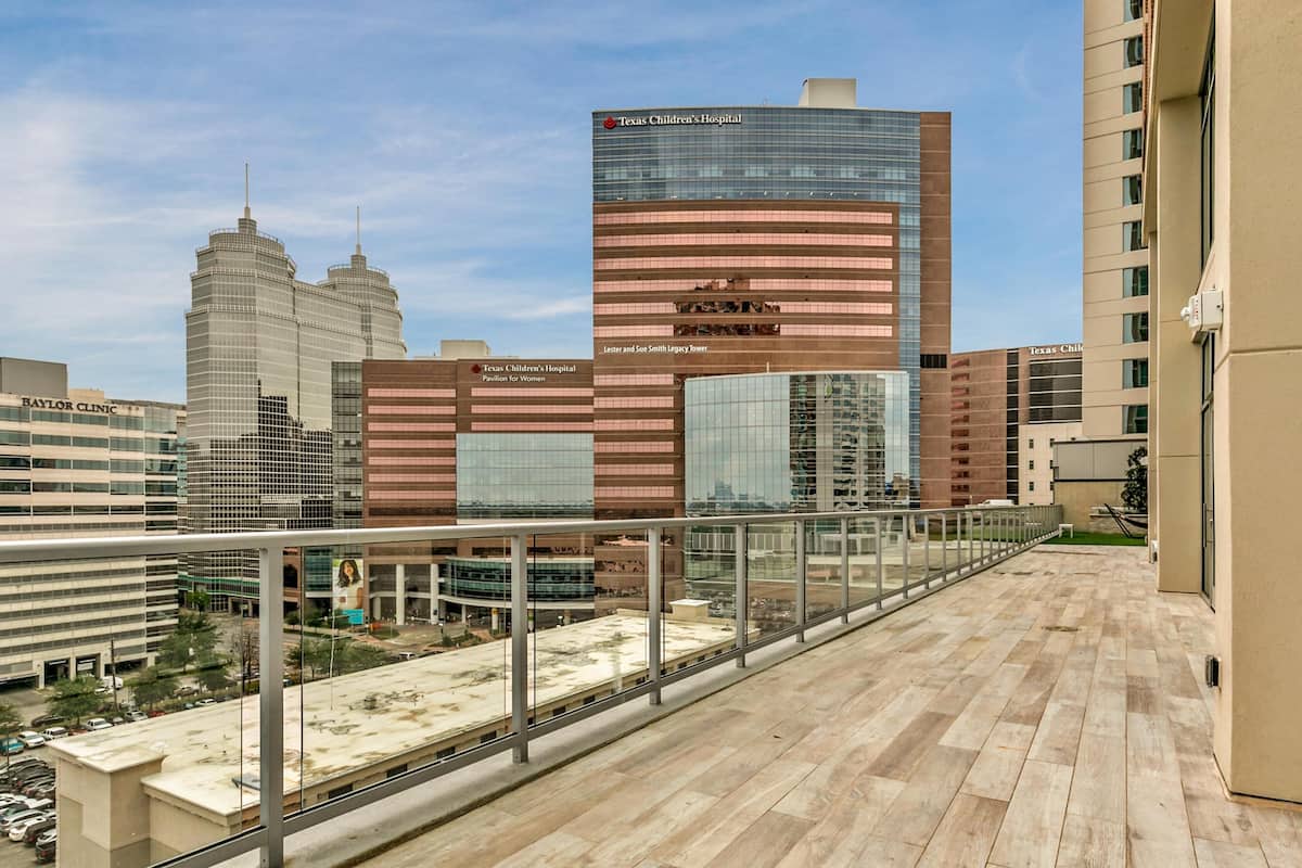 Hus - 1 queensize-säng (Standard Studio) | Balkong