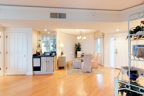 House, Multiple Beds (Three-Bedroom Apartment) | Interior