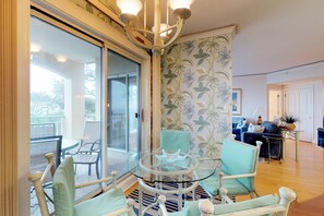 House, Multiple Beds (Three-Bedroom Apartment) | In-room dining