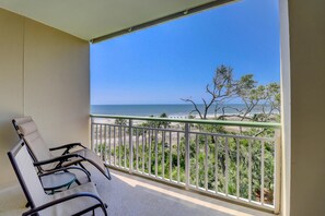Casa, varias camas (Three-Bedroom Apartment) | Balcón