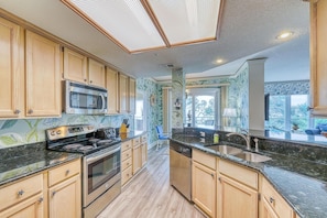 House, Multiple Beds (Three-Bedroom Apartment) | Private kitchen