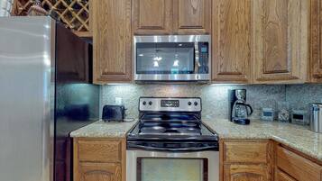 House, Multiple Beds (Two-Bedroom Apartment) | Private kitchen