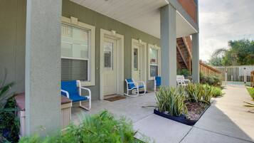 Rumah, Beberapa Tempat Tidur (Two-Bedroom Apartment) | Bagian depan properti