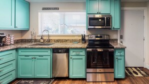 House, Multiple Beds (One-Bedroom Apartment) | Private kitchen - One-bedroom Apartment (Houston)