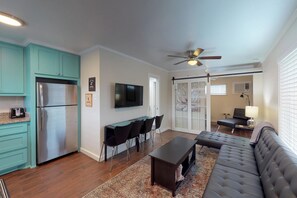 House, Multiple Beds (One-Bedroom Apartment) | Living area