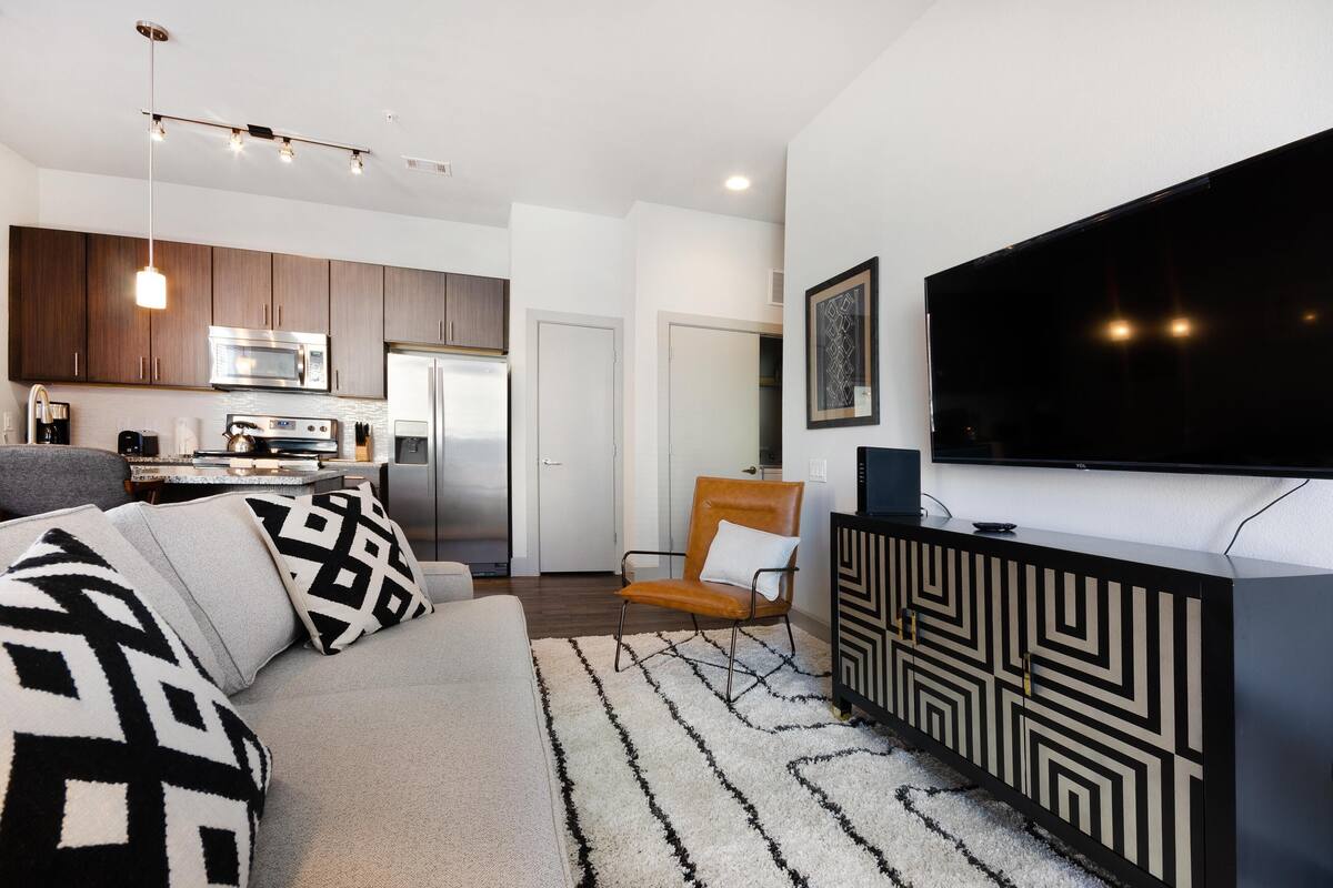 House, Multiple Beds (One-Bedroom Apartment) | Living room
