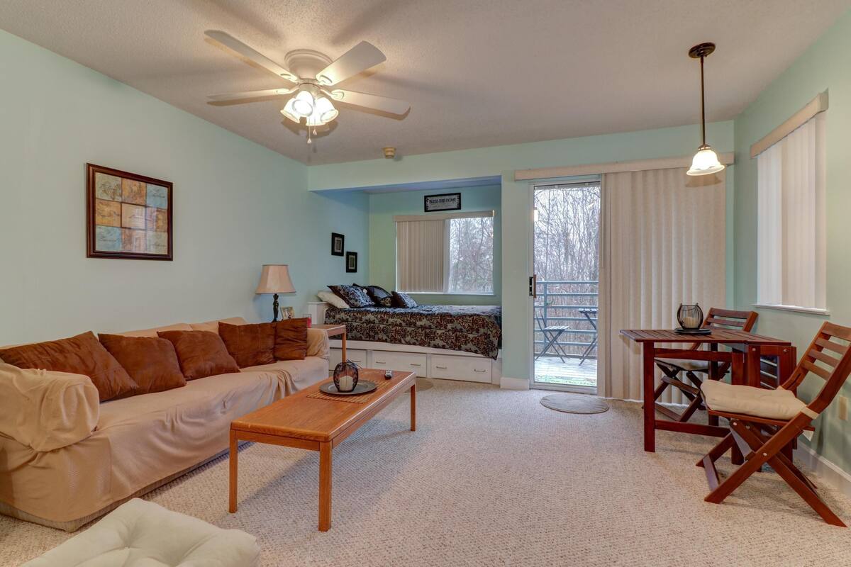 House, 1 Queen Bed (Studio) | Living room