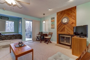 House, 1 Queen Bed (Studio) | Living area - Studio (Sevierville)