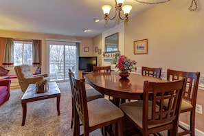 House, 2 Queen Beds (Two-Bedroom Apartment) | In-room dining - Studio (Sevierville)