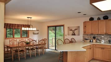 House | Private kitchen | Fridge, microwave, oven, stovetop