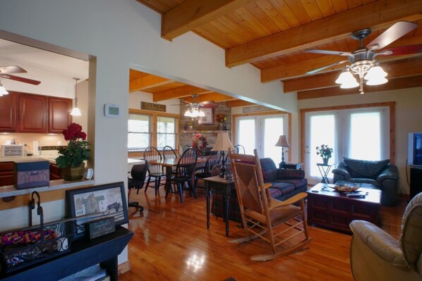 House | Living room | Flat-screen TV, fireplace, DVD player