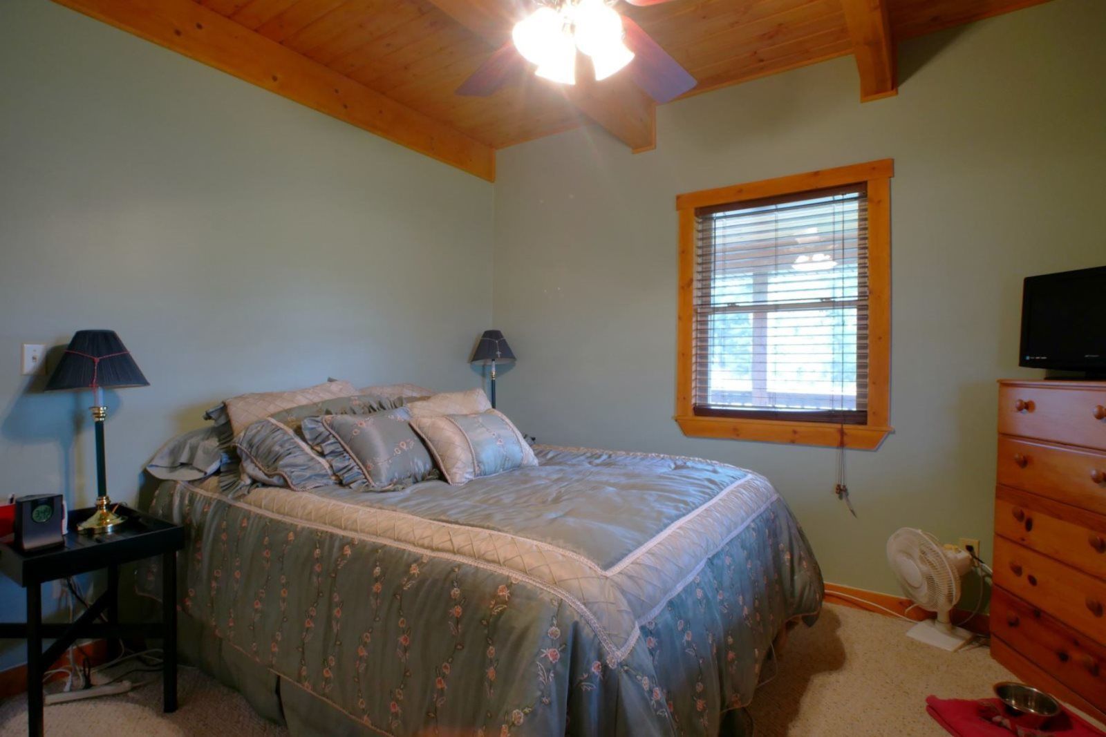 House | 4 bedrooms, desk, free WiFi