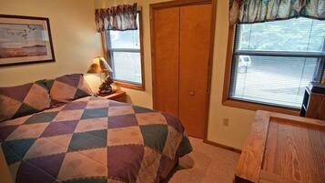 House | 2 bedrooms, desk, free WiFi