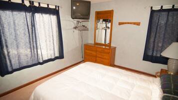 House | 2 bedrooms, desk, free WiFi, bed sheets