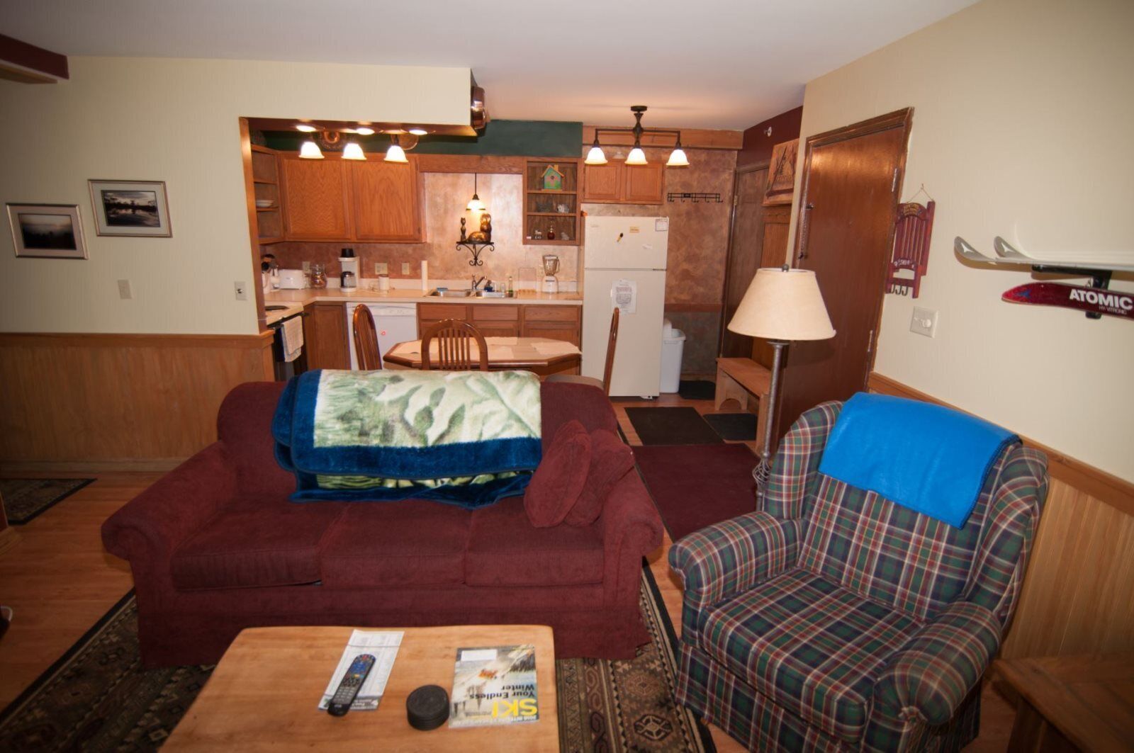 House | Living room | Flat-screen TV, fireplace, DVD player