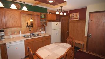 House | Private kitchen | Fridge, microwave, stovetop, dishwasher