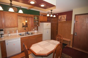 Refrigerador, microondas, placa de cocina, lavavajillas