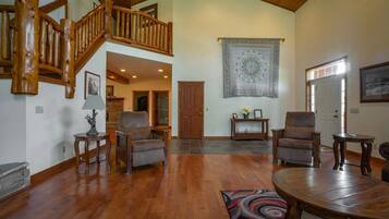 House | Living room | Flat-screen TV, fireplace, DVD player