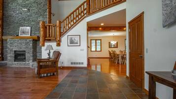 House | Living room | Flat-screen TV, fireplace, DVD player