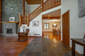 House | Living room | Flat-screen TV, fireplace, DVD player - Hawthorne Lodge (Davis)