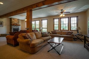 House | Living room - Hawthorne Lodge (Davis)