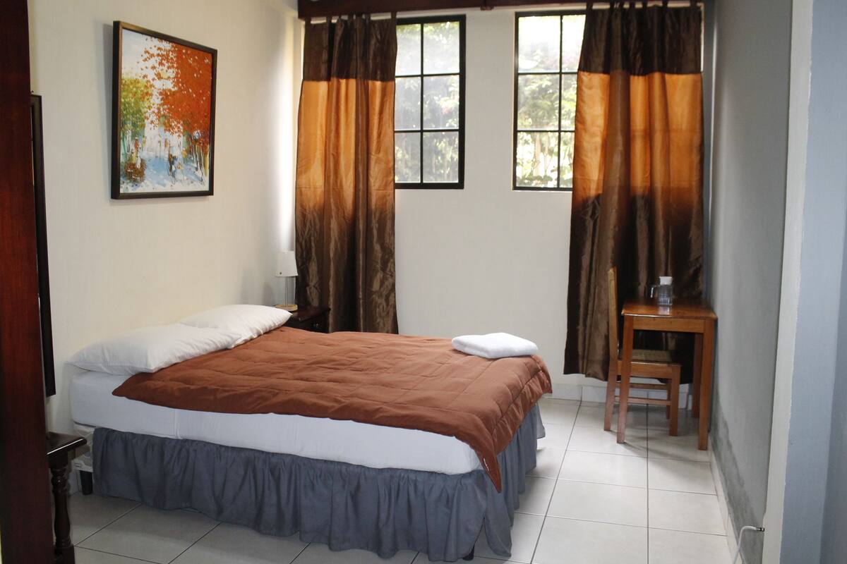 Brankas, Wi-Fi gratis, dan seprai linen