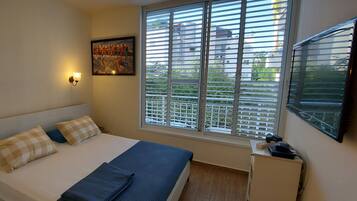 2 habitaciones, escritorio, wifi gratis y ropa de cama