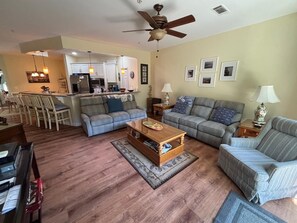 Smart-TV, DVD-Player, Bücher