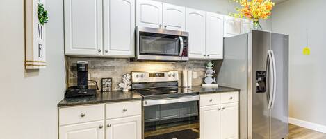Fridge, microwave, stovetop, dishwasher