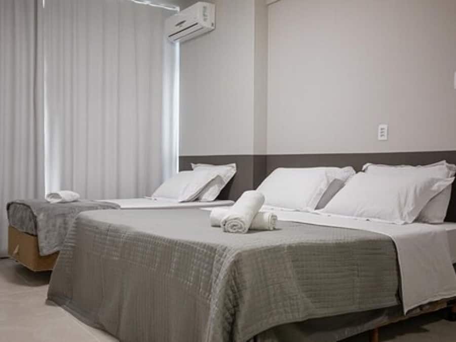 Suíte standard, 1 quarto | Cortinas blackout, quartos à prova de som, ferros/tábuas de passar roupa