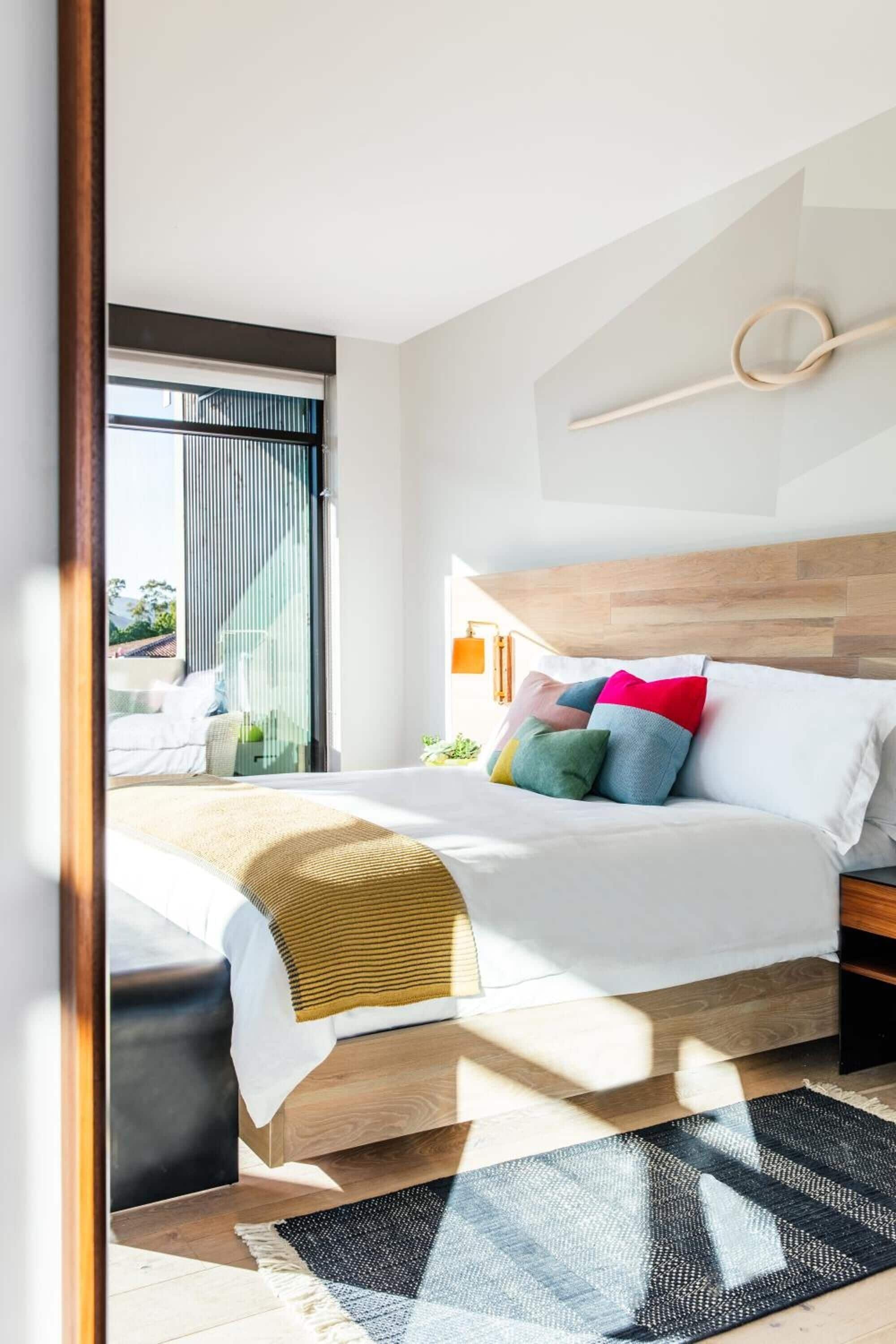 1 bedroom, egyptian cotton sheets, premium bedding, down duvets