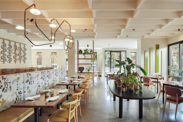 2 restaurants; breakfast, lunch, and dinner served