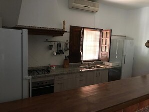 Fridge, oven, stovetop, toaster