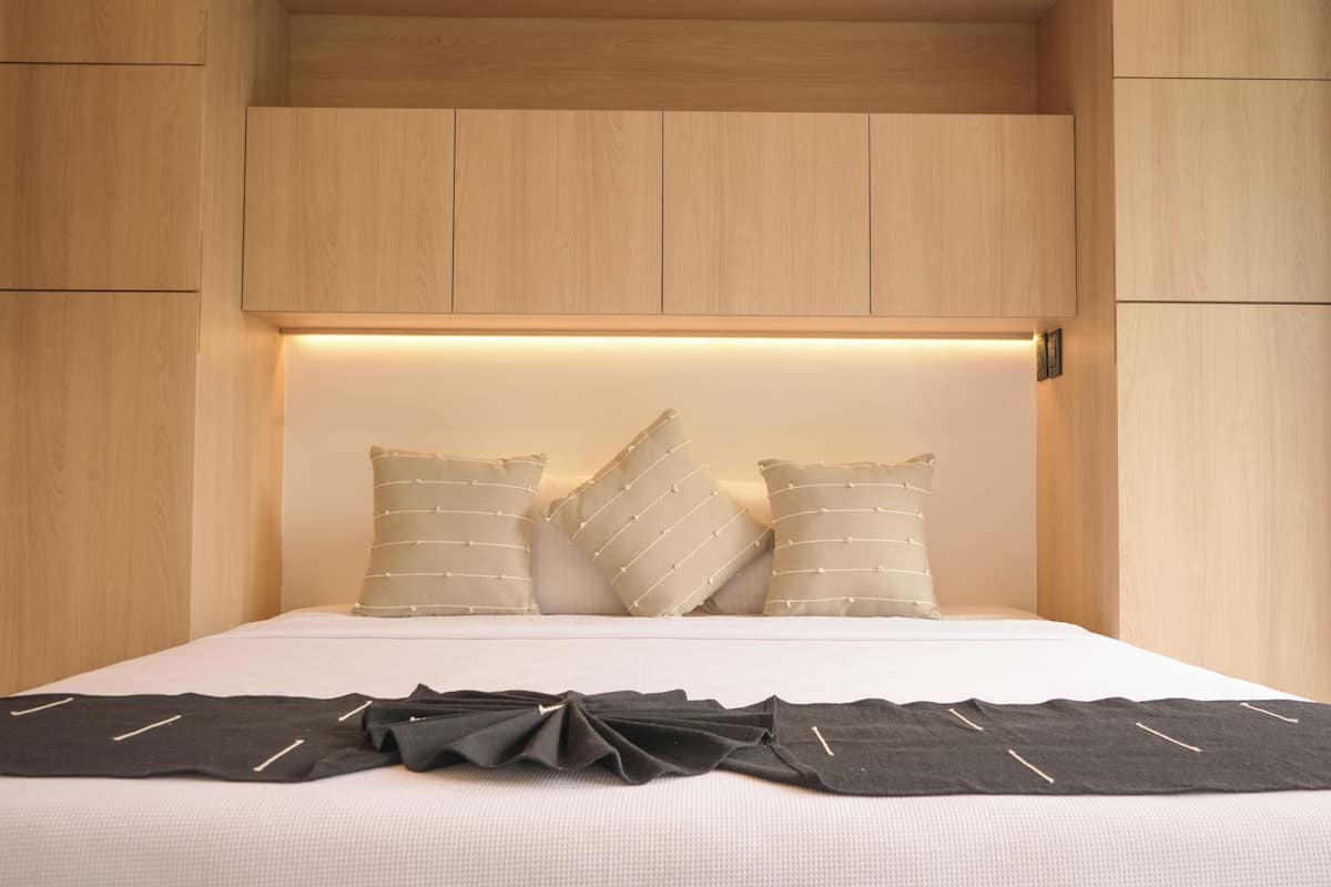 Deluxe Apartment | Premium bedding, memory foam beds, in-room safe, blackout drapes