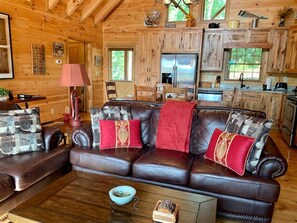 TV, fireplace - Luxury Log Cabin - Fine Cabin Living! (Ellijay)