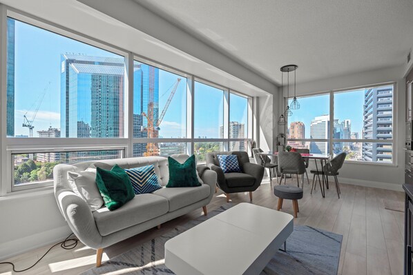 Elite Apartment, 2 Bedrooms, Fireplace, City View | Living area