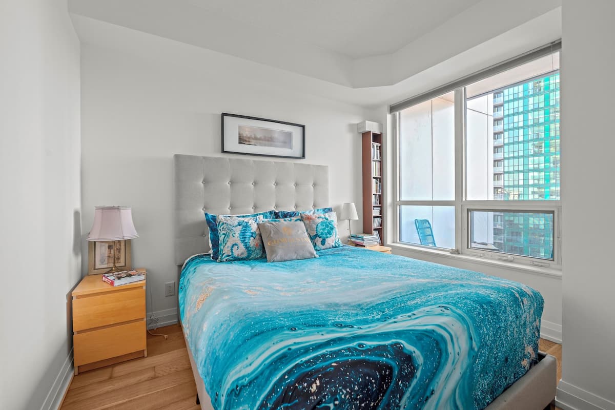 1 bedroom, individually decorated, individually furnished, desk