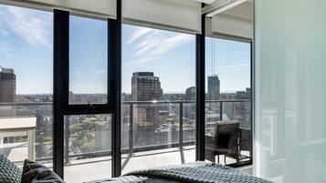 Appartement Romantique, plusieurs lits, cuisine, vue ville | 2 chambres, décoration personnalisée, ameublement personnalisé, bureau