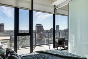 Romantic Apartment, Multiple Beds, Kitchen, City View | 2 bedrooms, individually decorated, individually furnished, desk