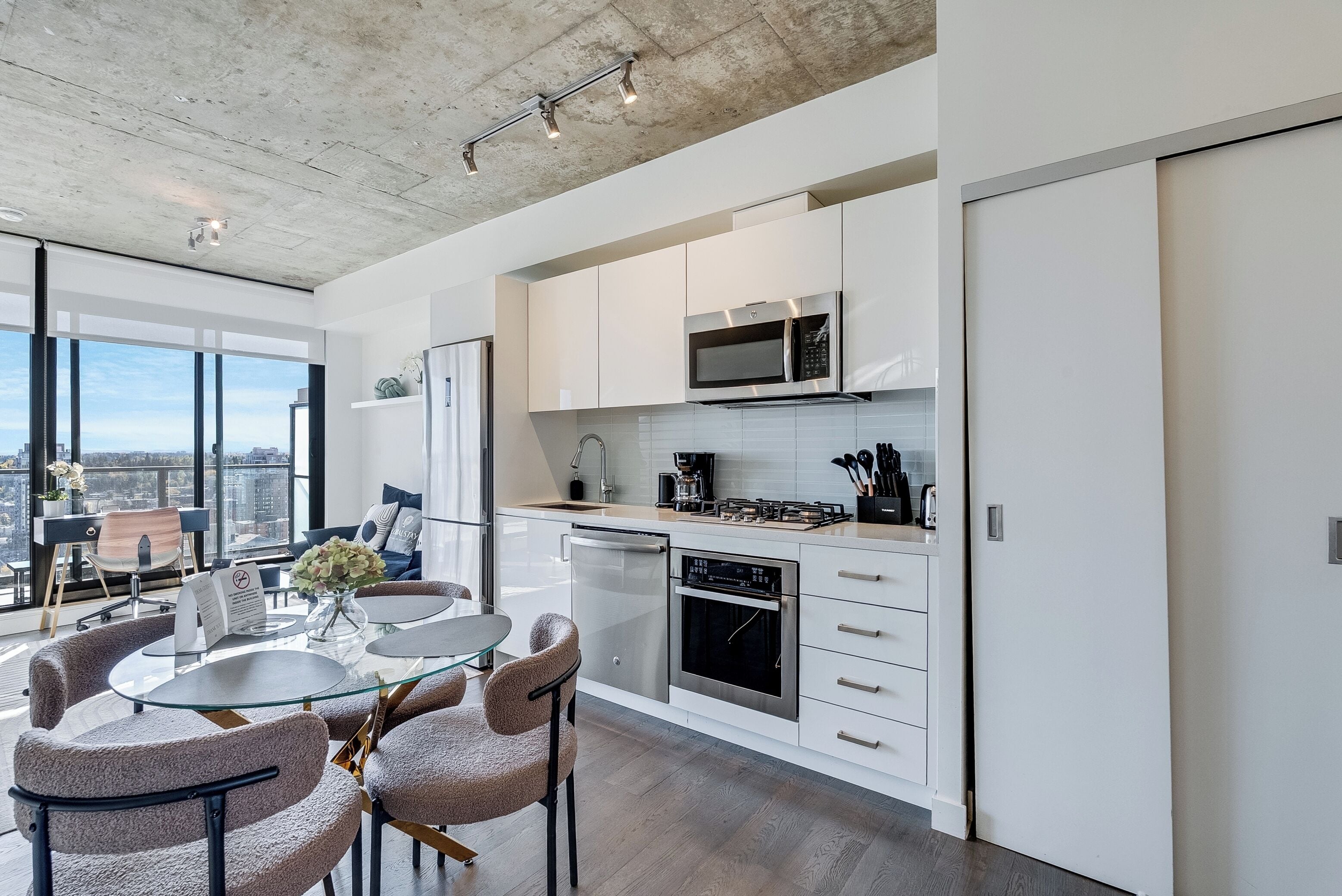 Romantic Apartment, Multiple Beds, Kitchen, City View | Private kitchen | Full-size fridge, microwave, oven, stovetop