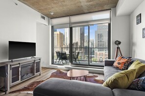 Deluxe Apartment, 1 Bedroom, Kitchen, City View | Living area | 43-inch flat-screen TV with satellite channels, Smart TV, Netflix - GLOBALSTAY. Downtown Calgary Apartments  (Calgary)
