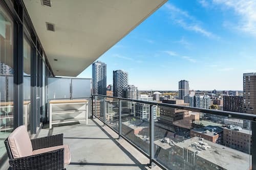 Appartement romantique, Plusieurs lits, cuisine, vue sur la ville | Balcon