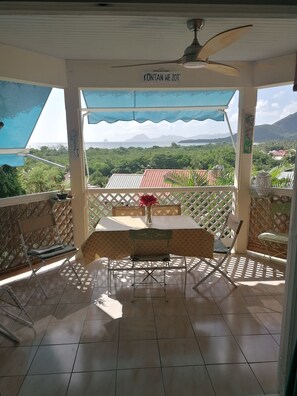 Outdoor dining - Sea view apartment St anne Martinique (Sainte-Anne)