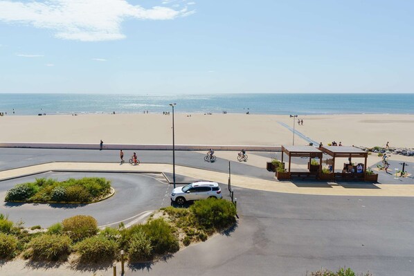 Platja a a prop