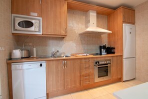 Réfrigérateur, micro-ondes, four, lave-vaisselle
