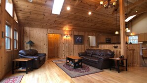 House | Living room | Flat-screen TV, fireplace - Yeti`s Den (Davis)