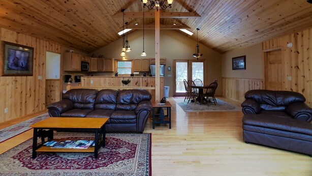 House | Exterior - Yeti`s Den (Davis)