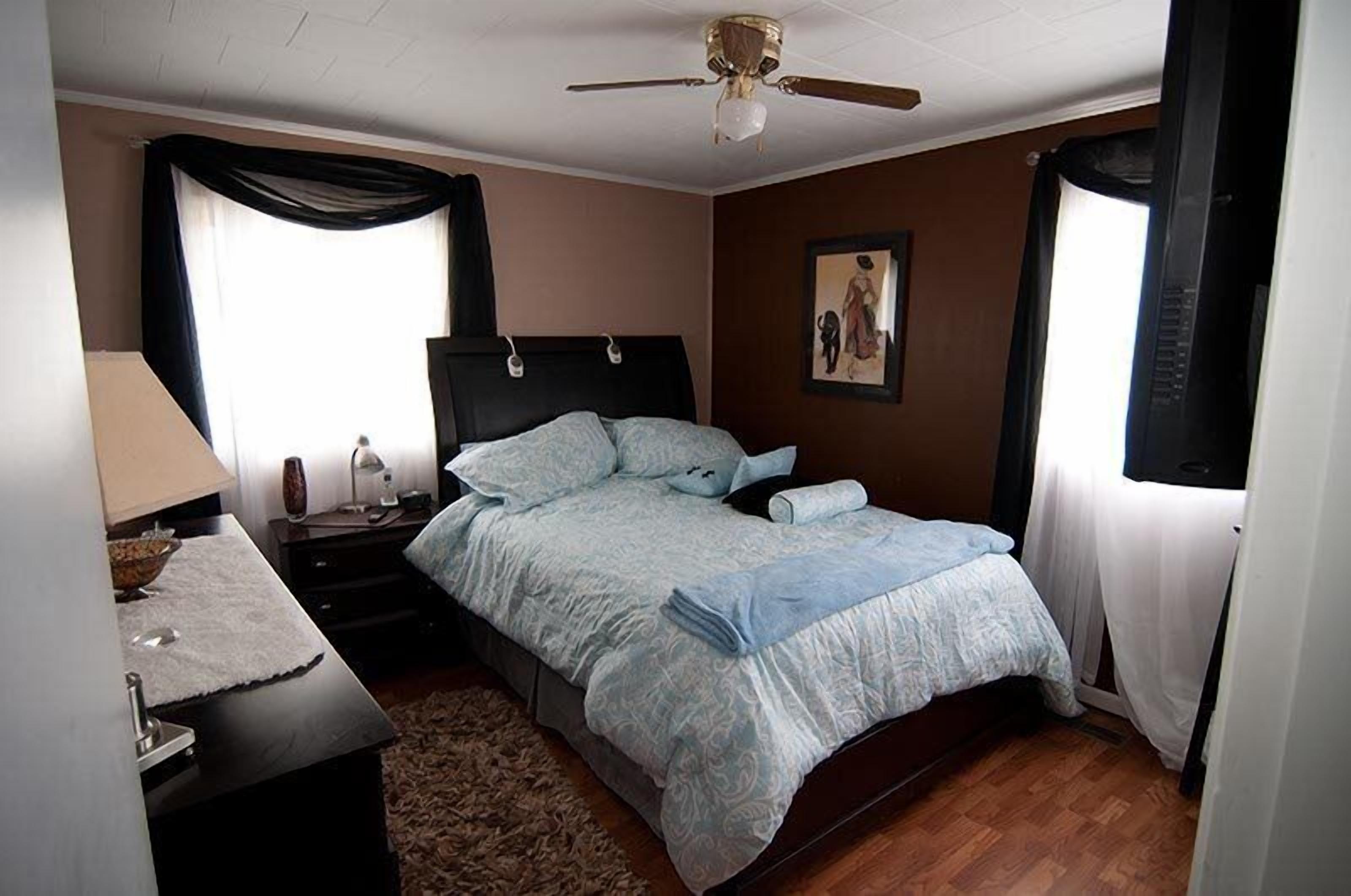 Nhà | 4 phòng ngủ, bàn 