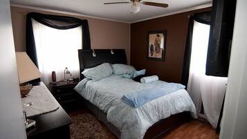 Nhà | 4 phòng ngủ, bàn