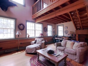 House | Living room | Flat-screen TV, fireplace, DVD player - Hemlock Lodge (Davis)
